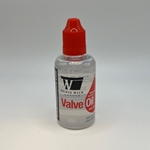 Advanced Valve Oil Denis Wick.
"Highly recommended by top trumpet players!"
Fast, long-lasting oil with a silky feel.
Microscopic particles prevent evaporation.
Ideal for all valve instruments.
