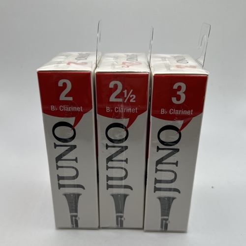 Box Of 10 Clarinet Reeds # 3.
"Specially Cut Just For Students"
Newly designed cut helps beginners succeed.
Made by Vandoren for quality you can trust.
Individually wrapped reeds for stable storage.
Box of 10 Reeds.
