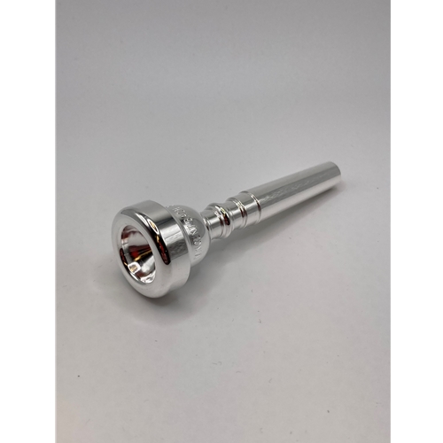 Trumpet Mouthpiece, Bach 3C.
"Genuine Bach mouthpieces-best in the world!"
Embraced as standard by pro musicians.
Ease of response, volume and intonation.
Fairly large cup.
Good for all around use.